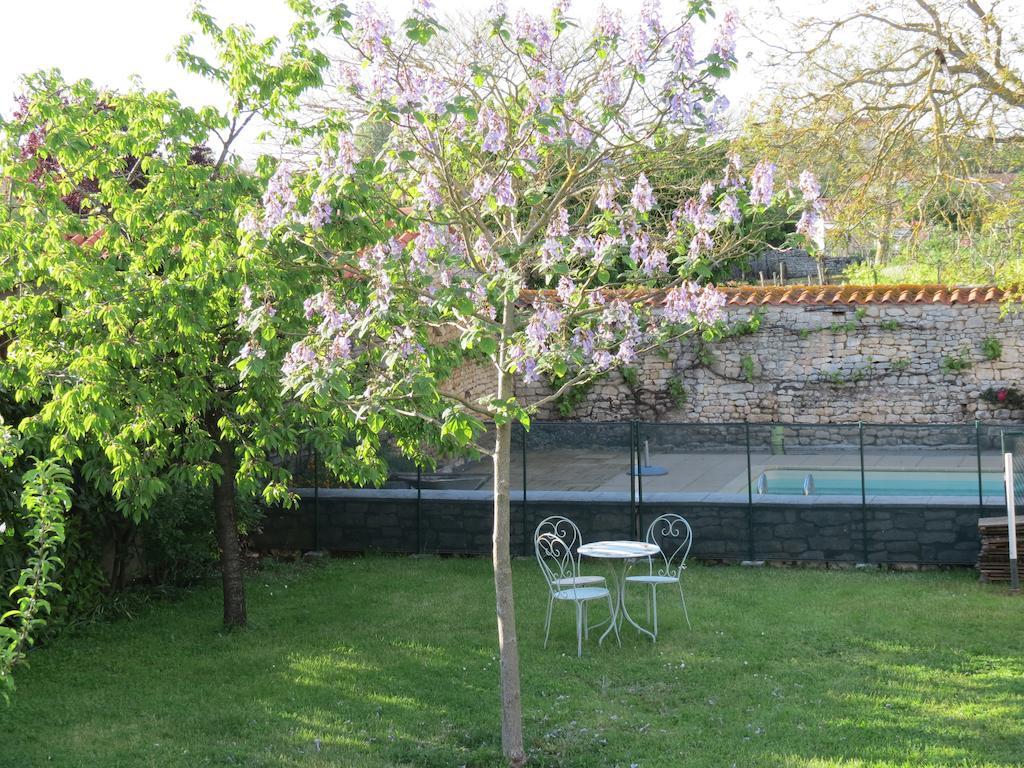 L'Aubinoise Bed and Breakfast Saint-Aubin-la-Plaine Εξωτερικό φωτογραφία