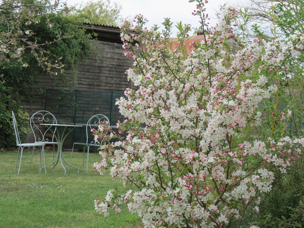 L'Aubinoise Bed and Breakfast Saint-Aubin-la-Plaine Εξωτερικό φωτογραφία