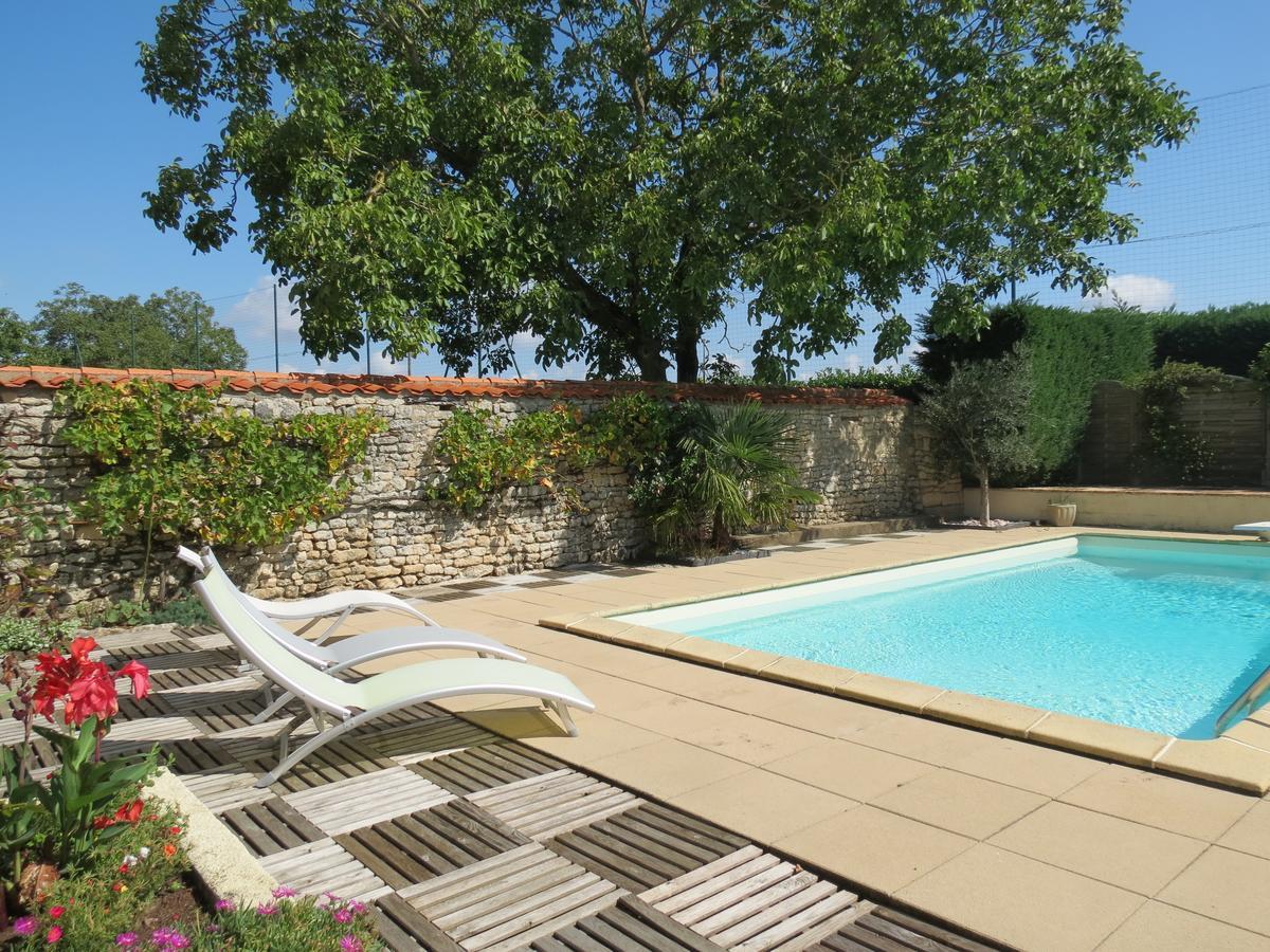 L'Aubinoise Bed and Breakfast Saint-Aubin-la-Plaine Εξωτερικό φωτογραφία